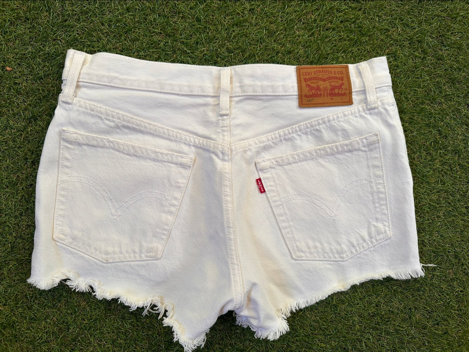 Levi's 501 W27 (S 36) offwhite denim shorts, Ophalen, Zo goed als nieuw, Wit, W27 (confectie 34) of kleiner