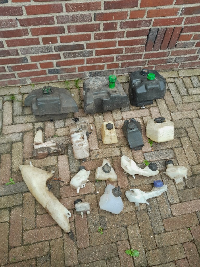 Brandstof/olie/kvs tank brommer scooter derbi aprillia, Ophalen of Verzenden, Gebruikt, Overige typen, Onbekend