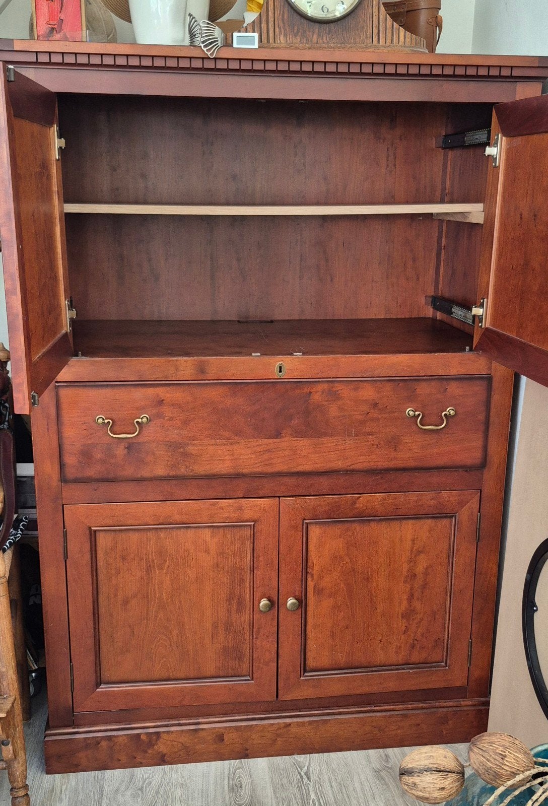 Masief houten kast/bureau met veel ruimte, Huis en Inrichting, Kasten | Boekenkasten, Ophalen, Gebruikt, Klassiek, 150 tot 200 cm