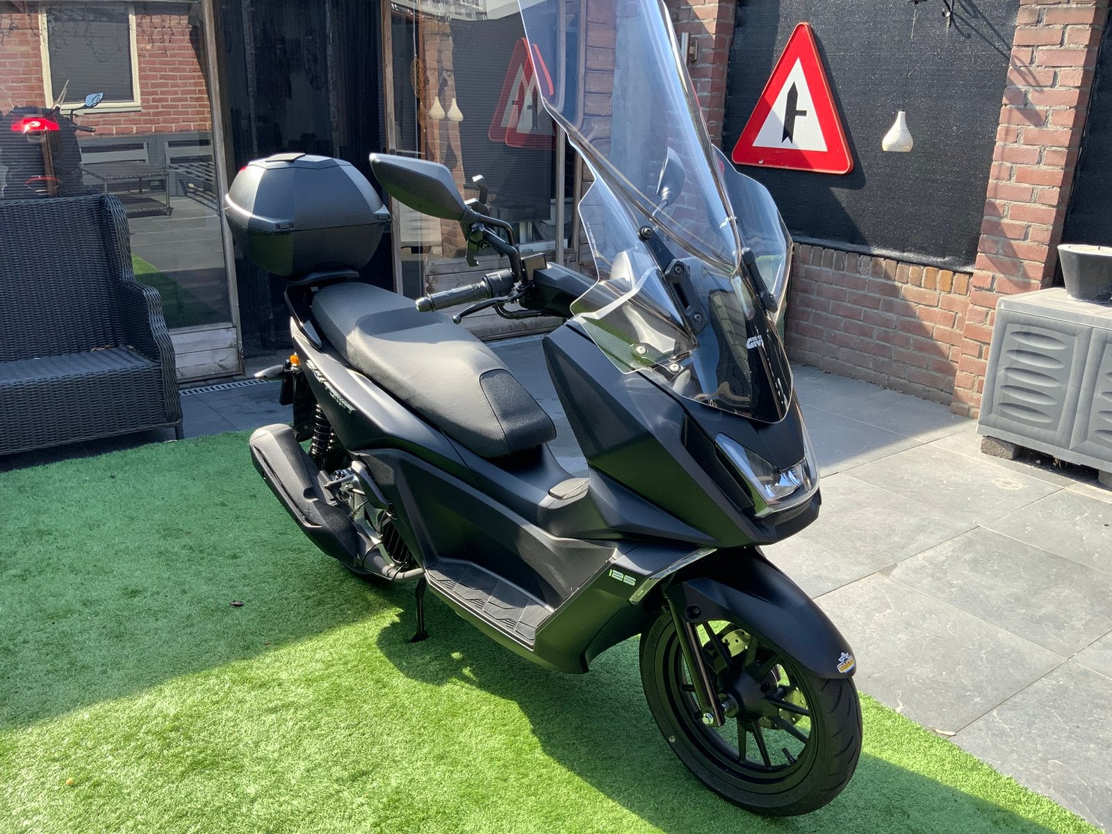 Kymco skytown 125cc, Fietsen en Brommers, Ophalen, Zo goed als nieuw, Benzine