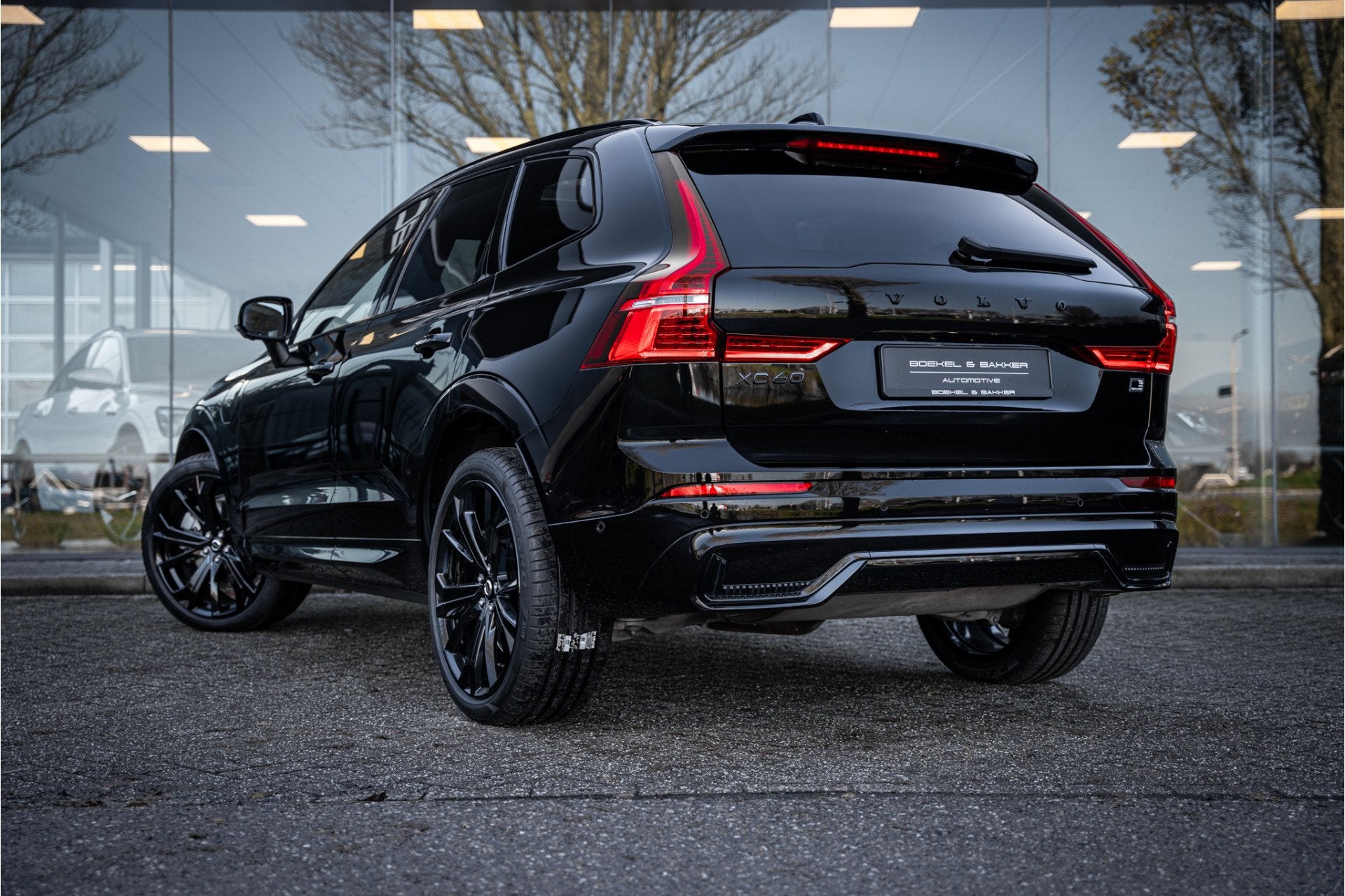 Volvo XC60 T8 Recharge AWD Ultra Black Edition * Ventilatie, Automaat, Gebruikt, 4 cilinders, Zwart
