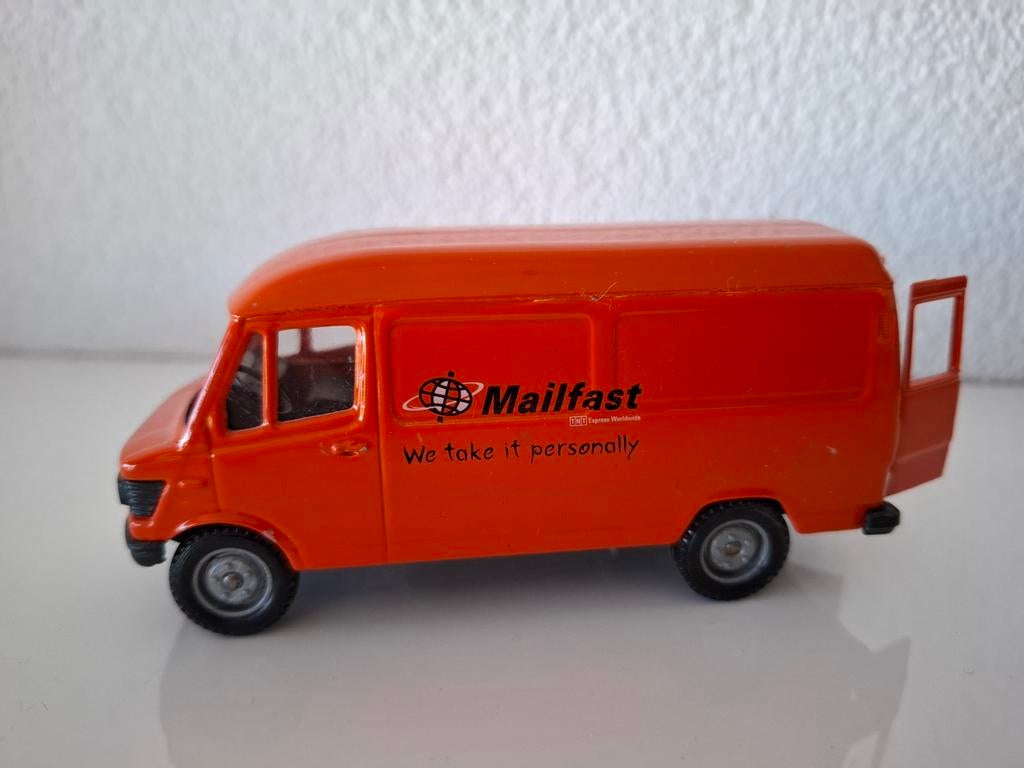 Miniatuur Mercedes 407D Mailfast - Schaal 1:50, Hobby en Vrije tijd, Modelauto's | 1:50, Ophalen of Verzenden, Gebruikt, Bus of Vrachtwagen