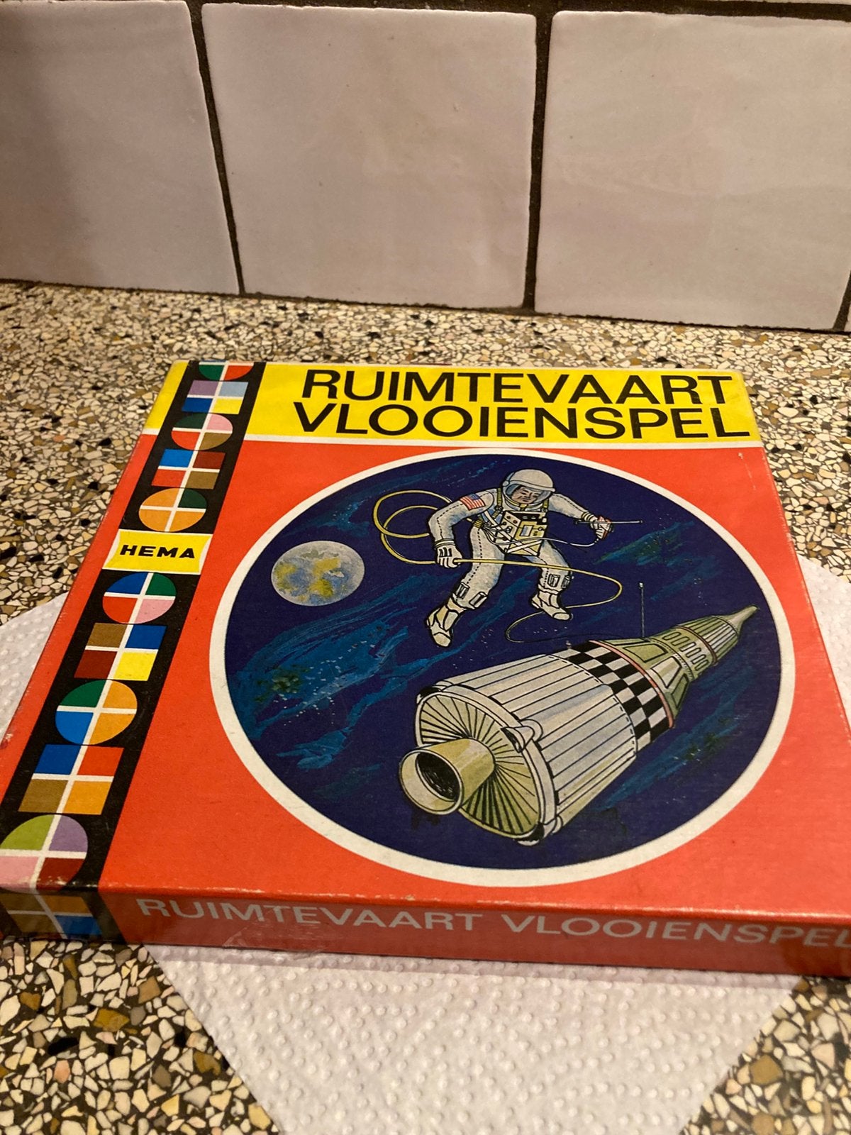 Oud ruimtevaart vlooienspel, Ophalen of Verzenden, Zo goed als nieuw