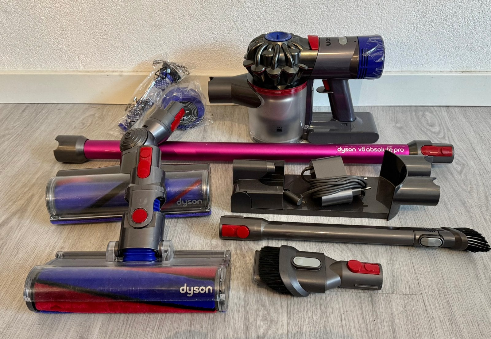 ZGAN Dyson V8 Absolute steelstofzuiger met nieuwe accu, Ophalen of Verzenden, Zo goed als nieuw, Dyson, Minder dan 1200 watt