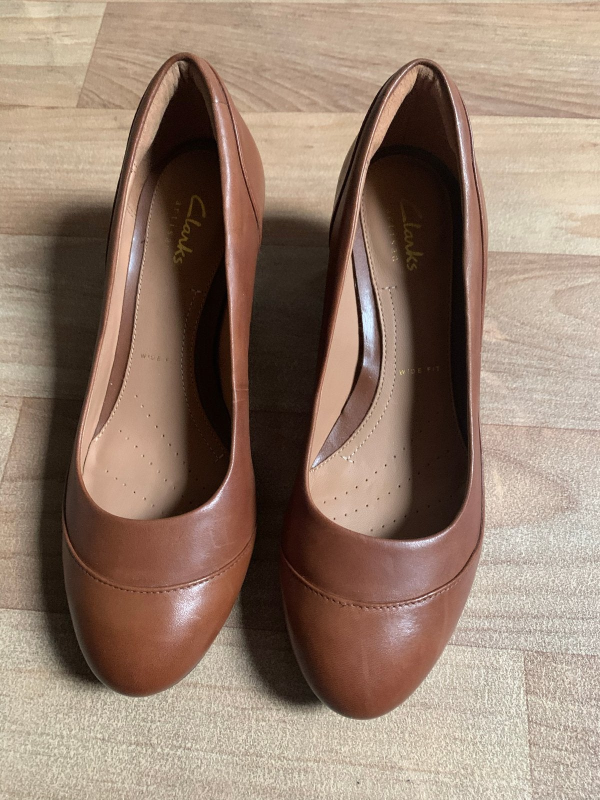 Clarks bruine pumps met lage hak - Maat 38, Ophalen of Verzenden, Nieuw, Bruin, Schoenen met lage hakken