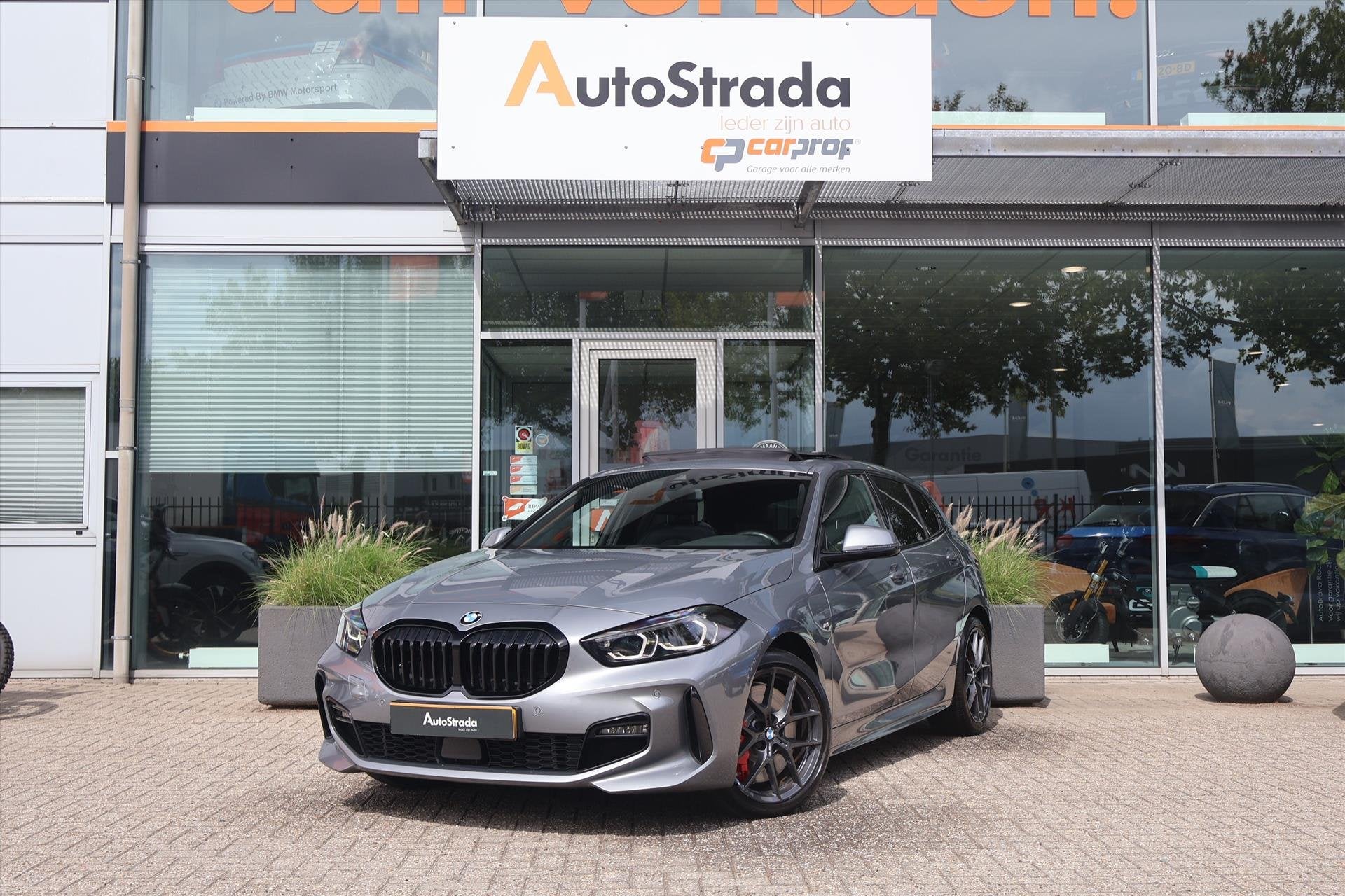 BMW 1-Serie (f40) 118i M-Sport | Pano | Shadow | Leder | Har, 136 pk, Gebruikt, Met garantie (alle), Sportstoelen