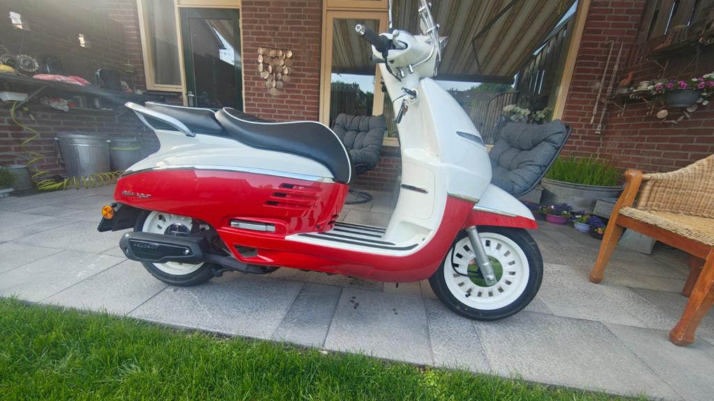Peugeot Django Snor Scooter 2021 1200km alles lezen svp!, Ophalen, Zo goed als nieuw, Benzine, Peugeot