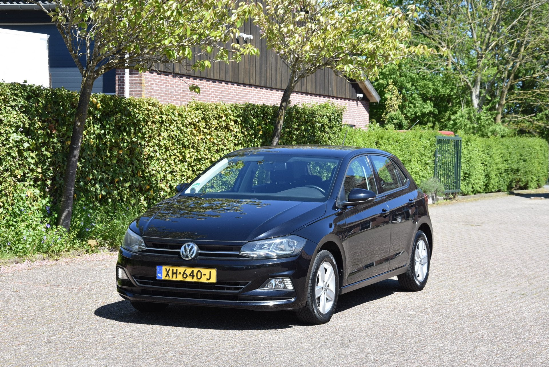 Volkswagen Polo 1.0 TSI 96 PK Navi Carplay ACC Garantie Comf, Start-stop-systeem, 1045 kg, Met garantie (alle), Zwart