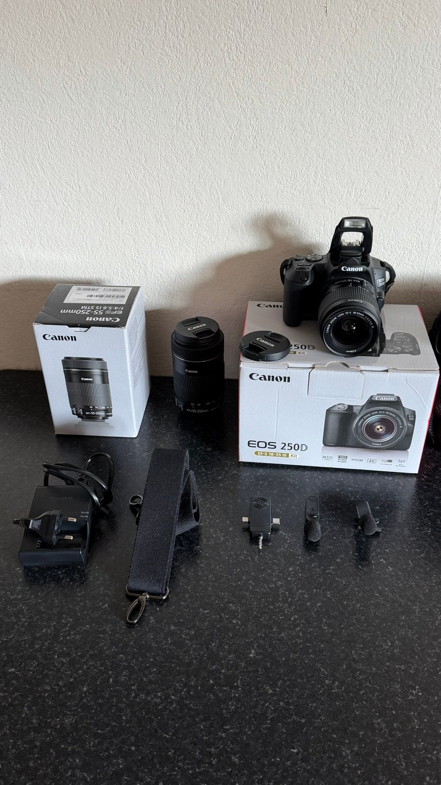 Canon EOS 250D DSLR Camera met 2 lenzen en accessoires, Ingebouwde flitser, Spiegelreflex, Canon, Ophalen of Verzenden