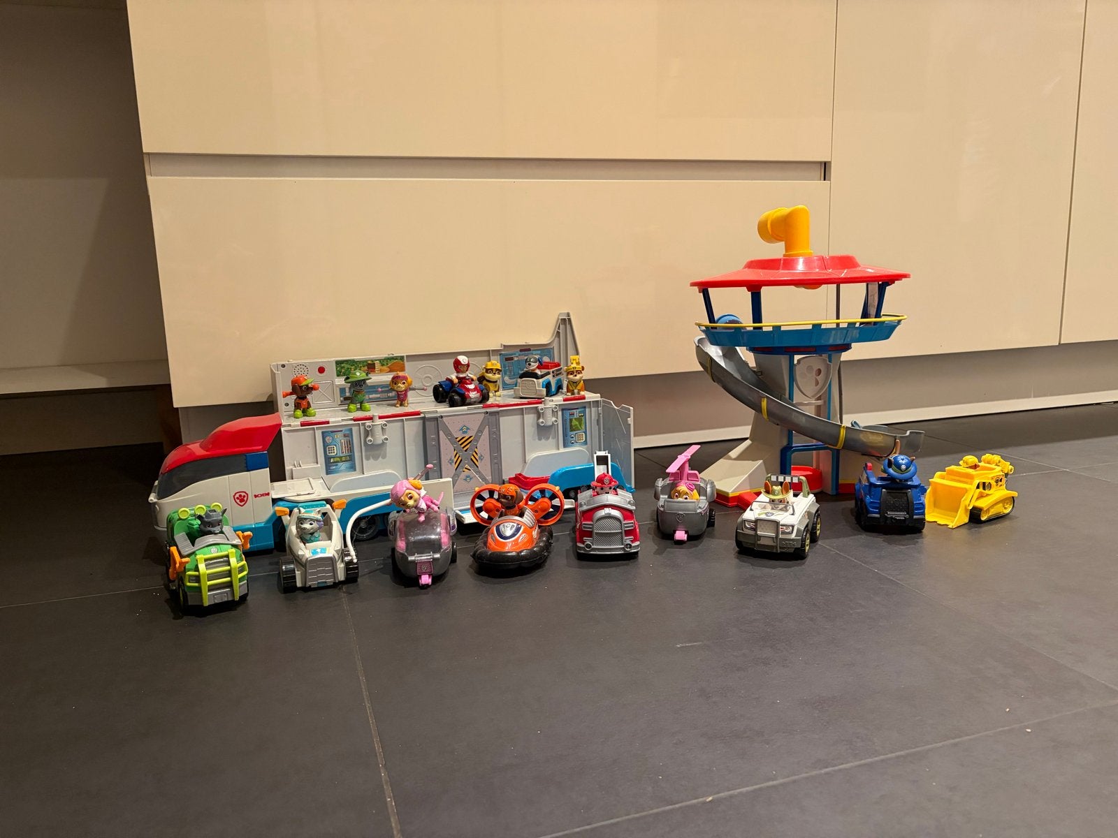 Grote Paw Patrol set met uitkijktoren, Patroller en voertuig, Ophalen of Verzenden, Gebruikt
