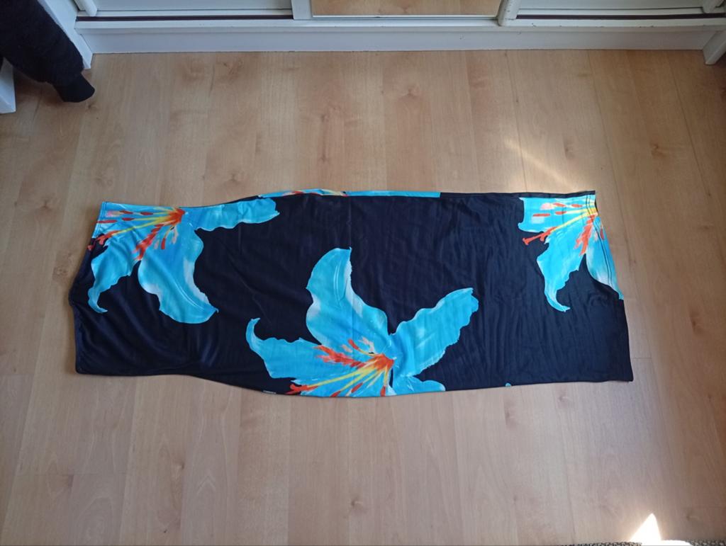 Zwarte jurk met blauwe bloemen, Kleding | Dames, Jurken, Zwart, Nieuw, Ophalen of Verzenden, Maat 36 (S)