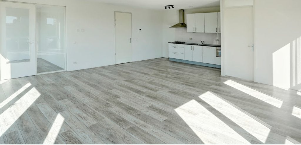 GRATIS AF TE HALEN Lichtgrijze laminaatvloer ca.110m2, Ophalen, Gebruikt, 10 m² of meer, 10 tot 30 cm