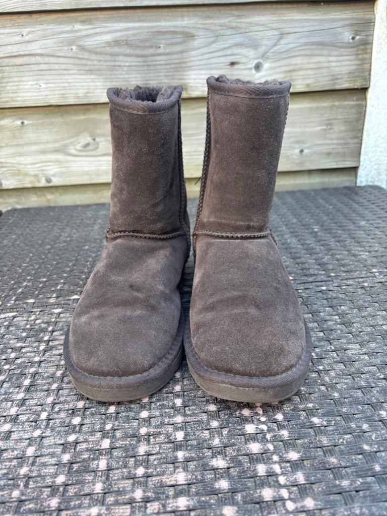 Bruine UGG dameslaarzen maat W8 (39), Hoge laarzen, Bruin, Ophalen of Verzenden, Zo goed als nieuw