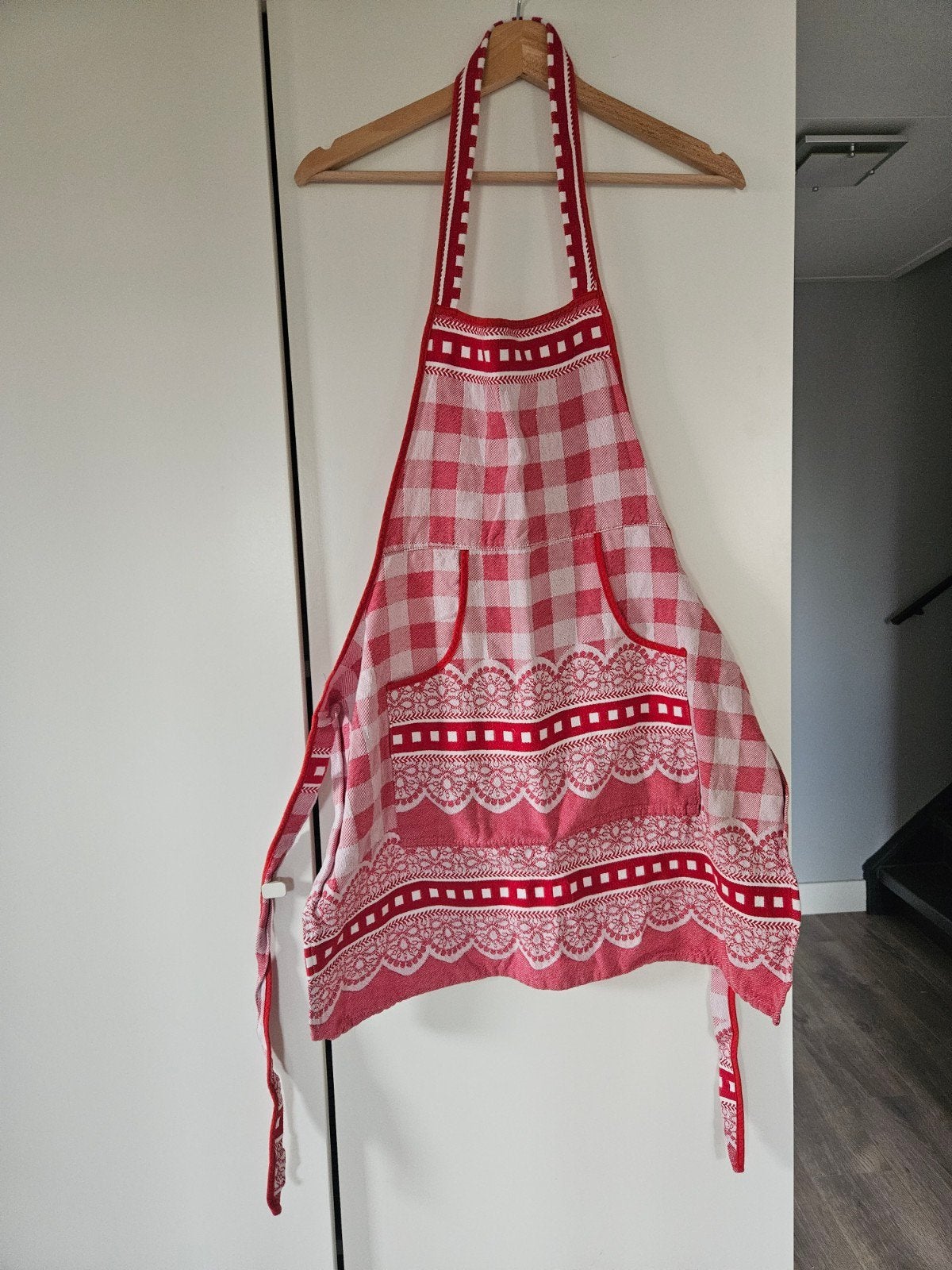 Keukenschort Kitsch kitchen stijl, Gebruikt, Ophalen of Verzenden, Rood, Schort