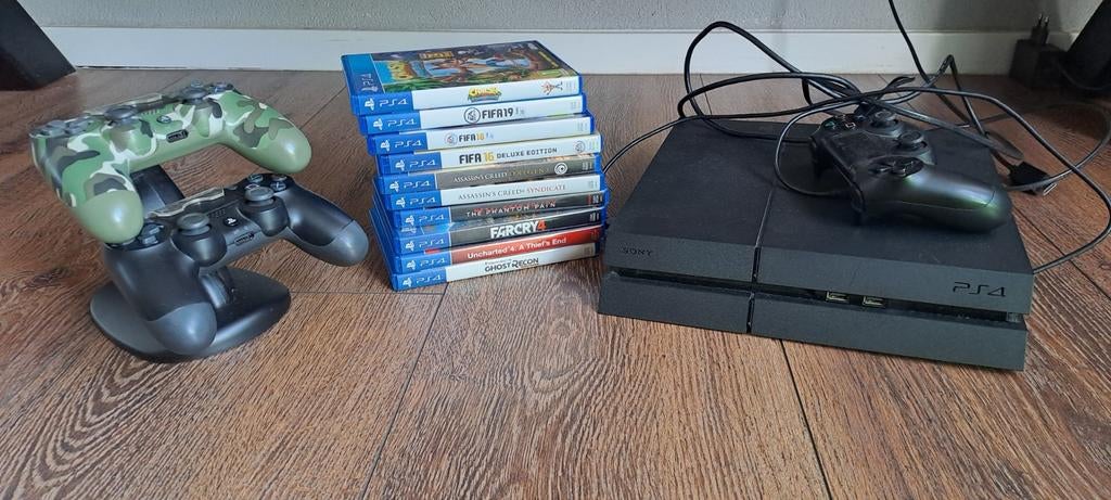 PS4 met 10 spellen en 3 controllers (gebruikt, goede staat), Spelcomputers en Games, Ophalen, Met 2 controllers, Original