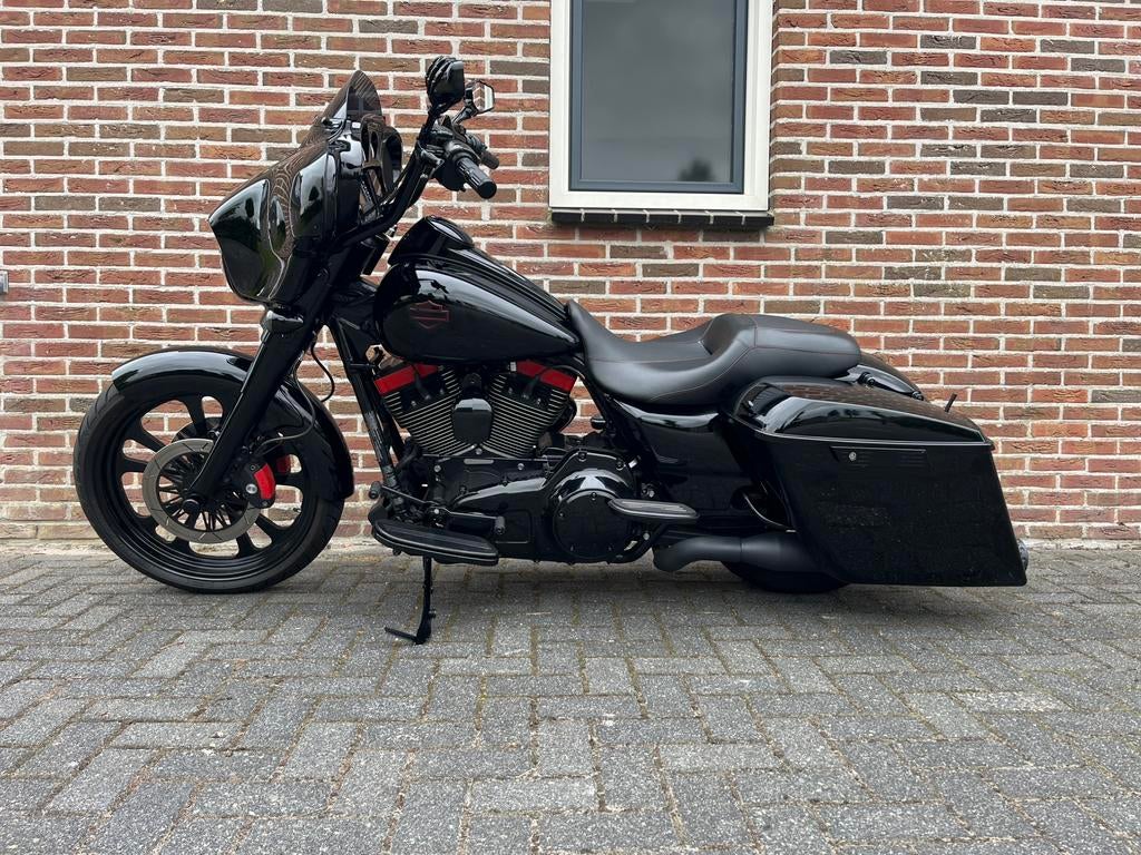 Black harley davidson streetglide 103 ci CVO, Motoren, 2 cilinders, Occasion, Particulier, Meer dan 35 kW