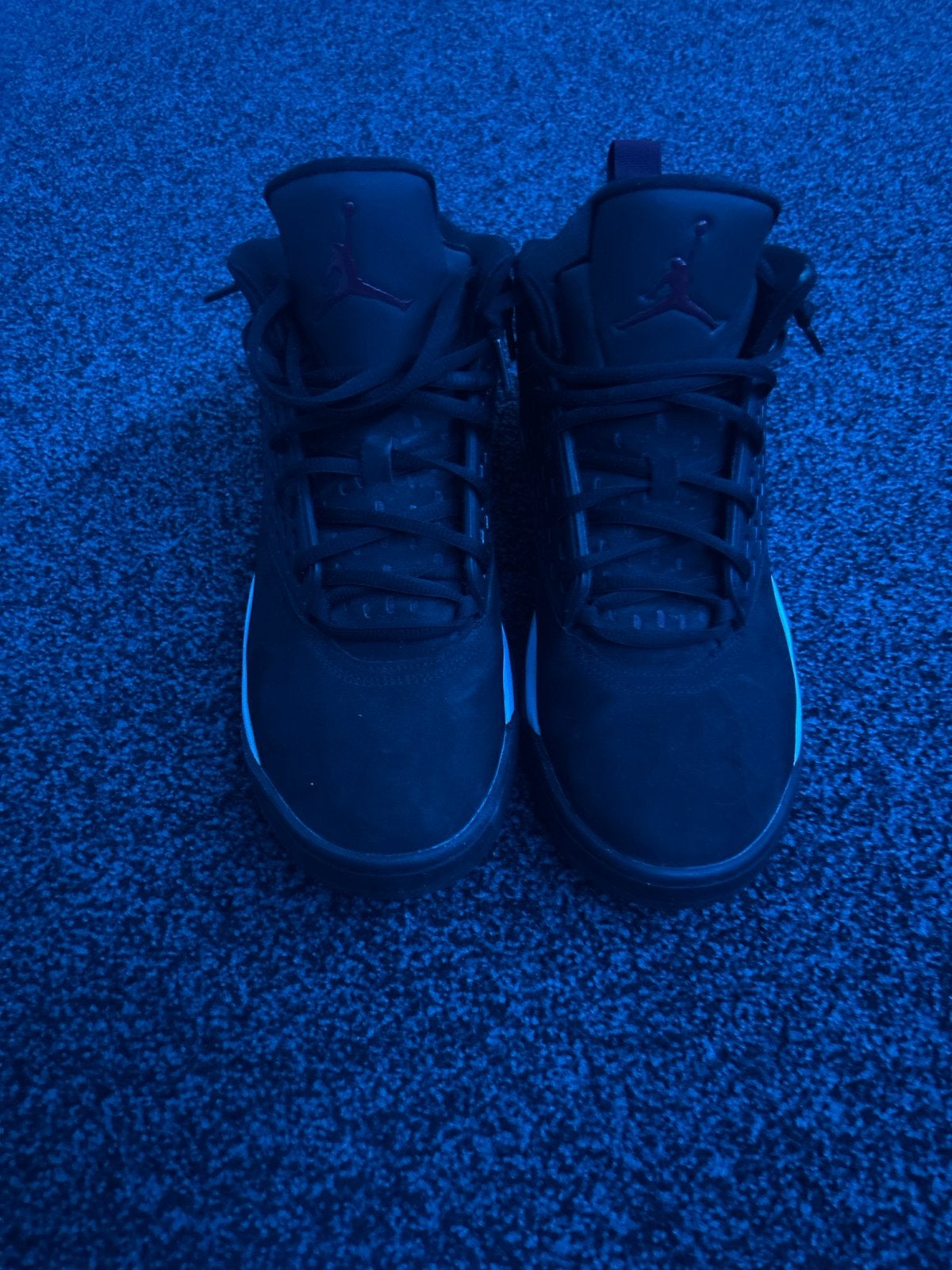 Jordan Max Aura 2 - Zwart/Rood - Maat 45, Kleding | Heren, Ophalen of Verzenden, Zo goed als nieuw, Zwart, Sneakers of Gympen