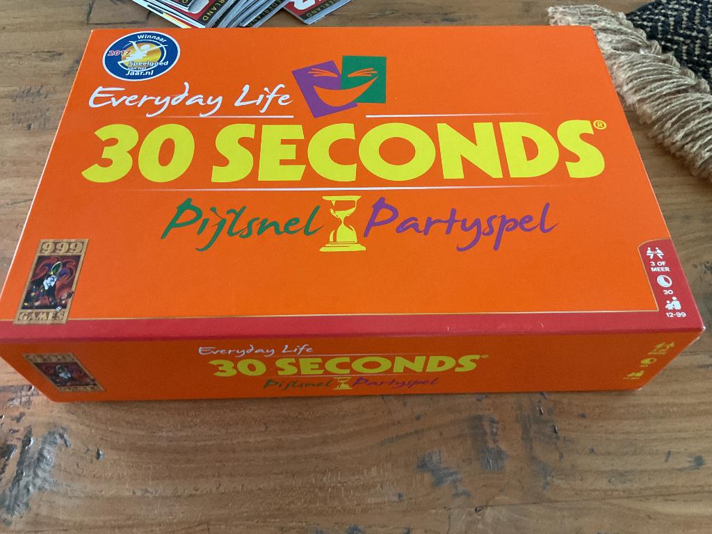 30 seconds ( everyday life ) 999 games, Drie of vier spelers, Ophalen of Verzenden, Zo goed als nieuw, 999 games.