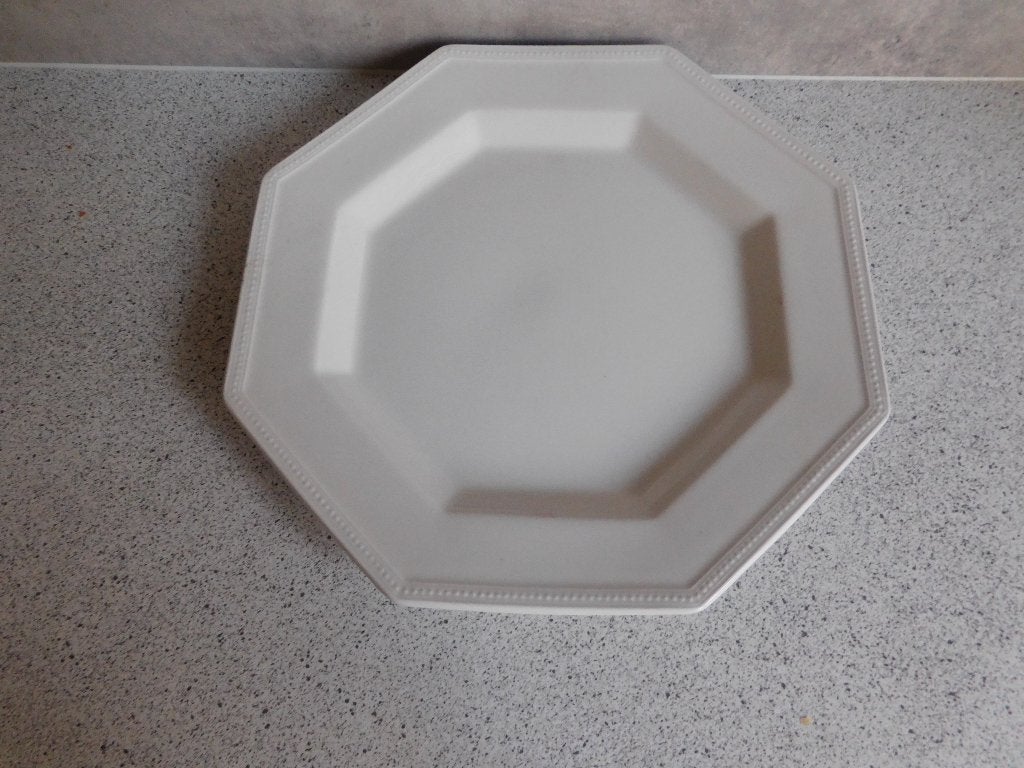 Bord 26 cm. Heritage Johnson Brothers, Overige merken, Ophalen of Verzenden, Zo goed als nieuw, Bord(en)