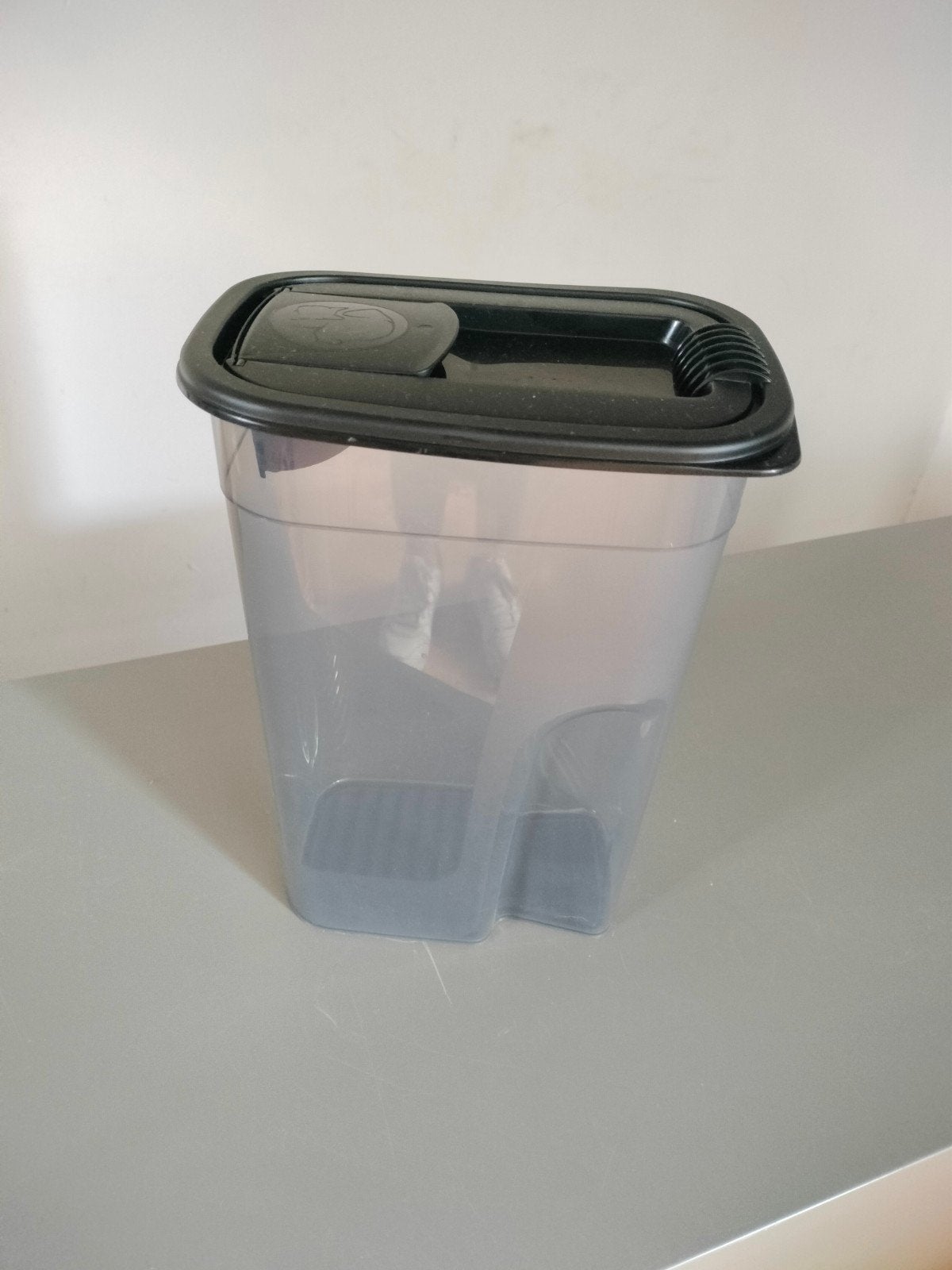 Box voor dierenvoeding nieuw, Ophalen
