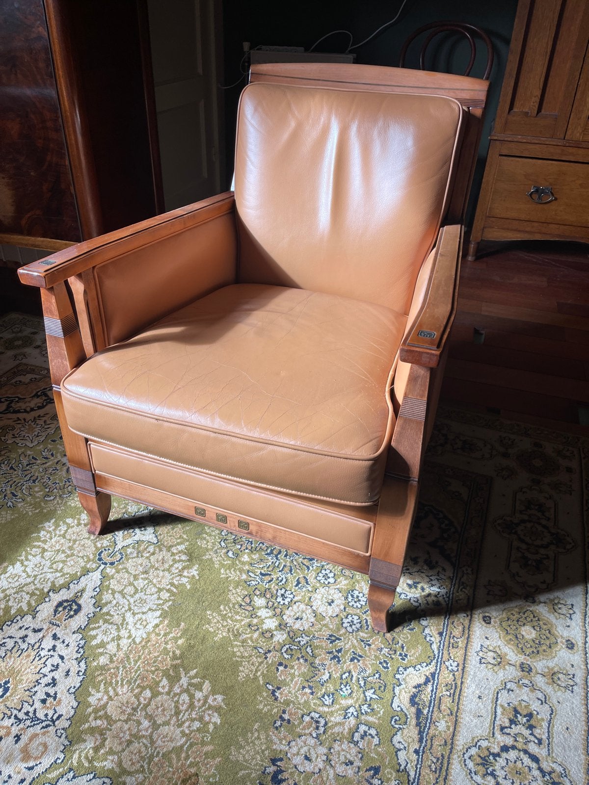Art deco fauteuil met lederen bekleding en houten frame, Huis en Inrichting, Ophalen, Gebruikt, Art deco, Minder dan 75 cm