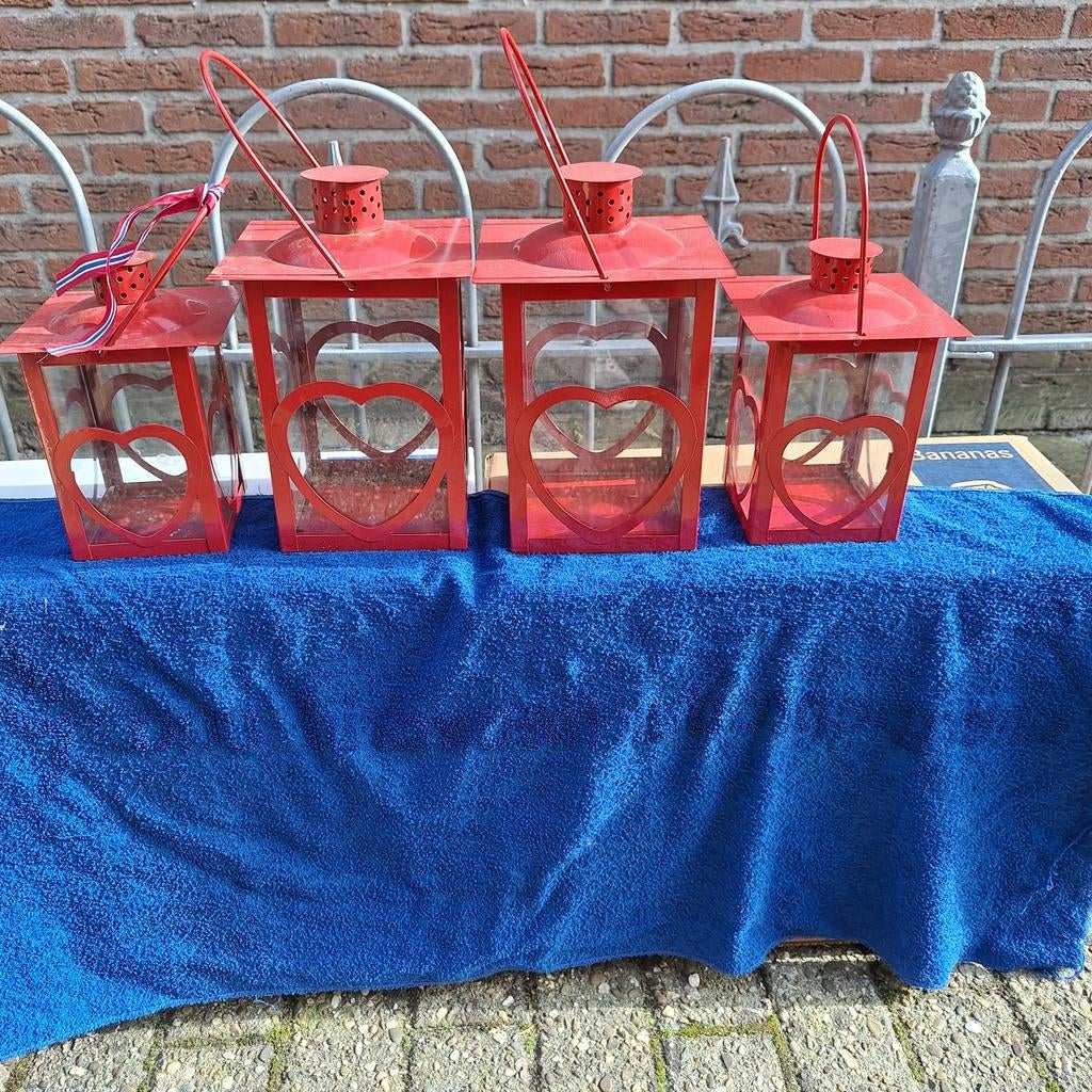 4 Rode Windlichten met Hartjes - Sfeervolle Decoratie, Ophalen of Verzenden, Gebruikt