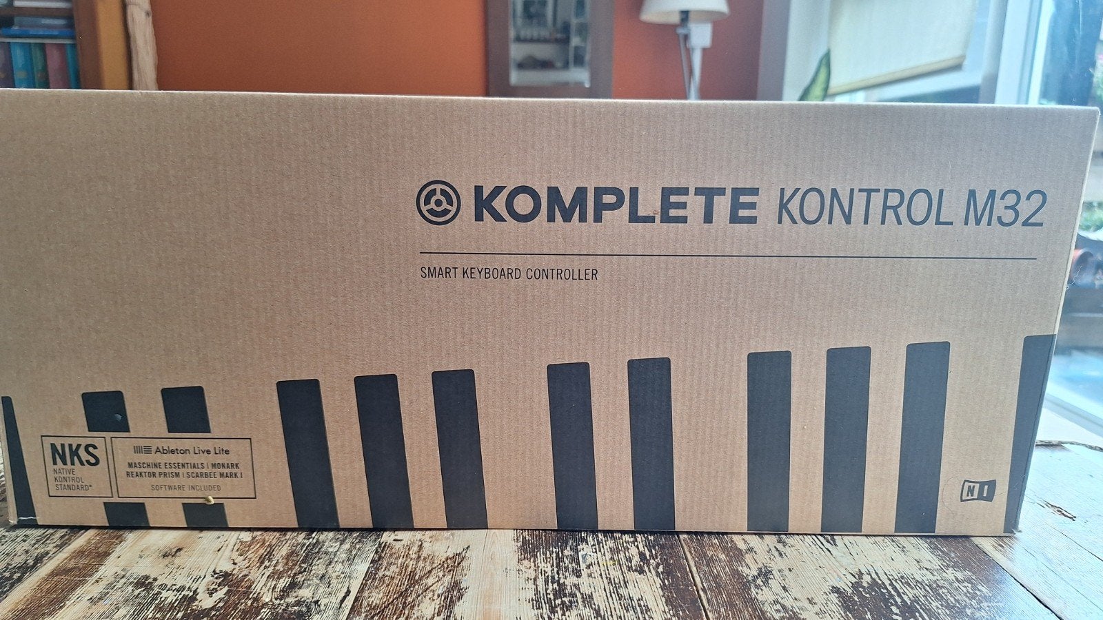 Native Instruments Komplete Kontrol M32 MIDI Keyboard, Muziek en Instrumenten, Overige aantallen, Zo goed als nieuw, Midi-aansluiting