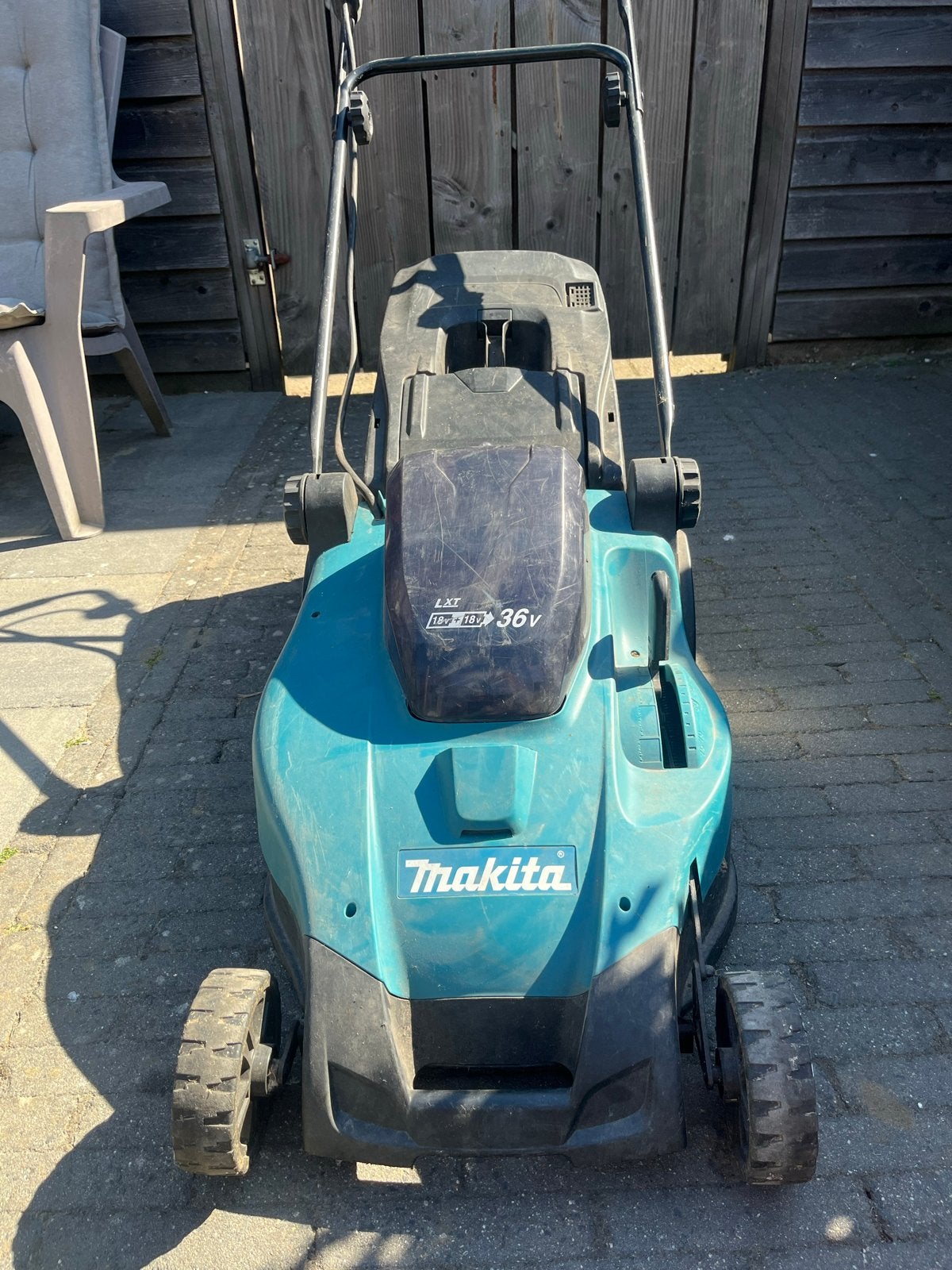 Makita Accu Grasmaaier 36V (zonder accu), Ophalen, Cirkelmaaier, Gebruikt, Accu-grasmaaier