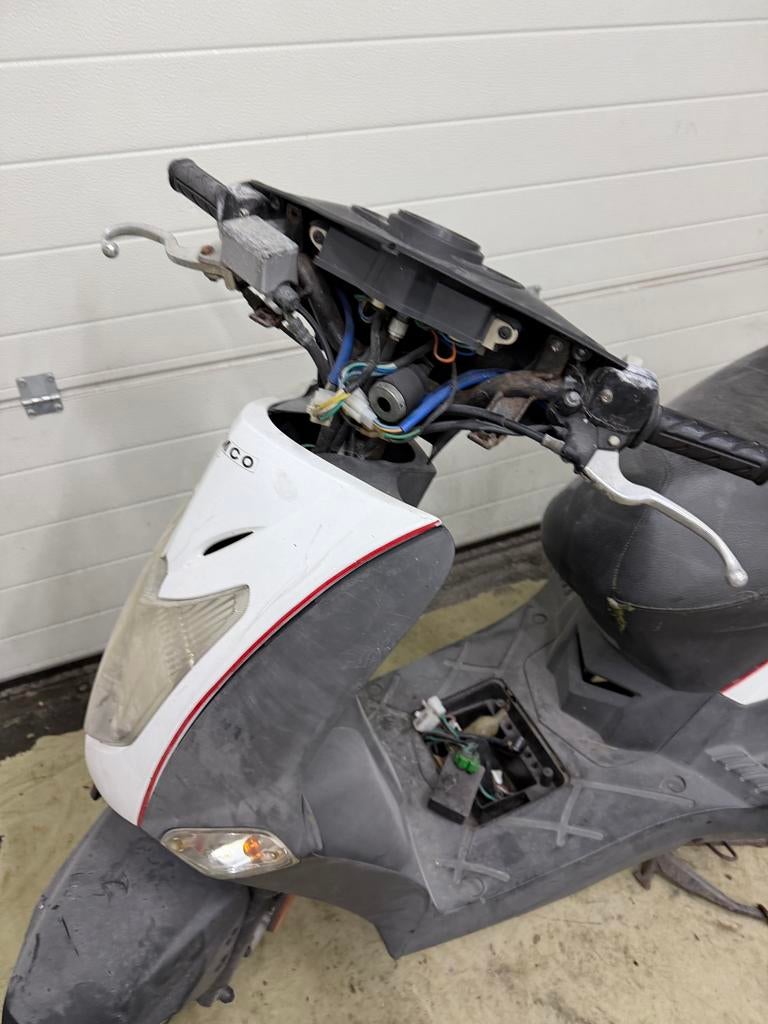 Kymco agillity 50 scooter opknapper, Fietsen en Brommers, Ophalen of Verzenden, Zo goed als nieuw, Benzine, Overige modellen