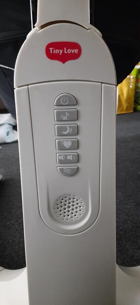 Tiny Love Wipstoel met muziek en trillingen werkt met USB, Kinderen en Baby's, Wipstoeltjes, Gebruikt, Wipstoel, Met gordel(s) of riempje(s)