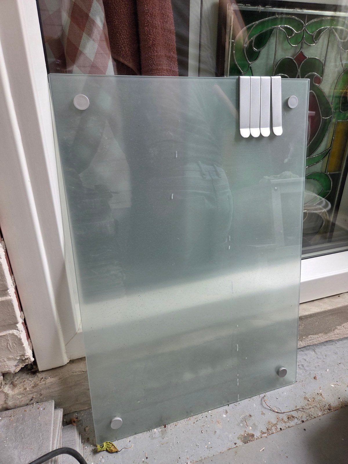 IKEA memo bord van mat glas 45x65 cm met accessoires, Huis en Inrichting, Woonaccessoires | Memoborden, Ophalen