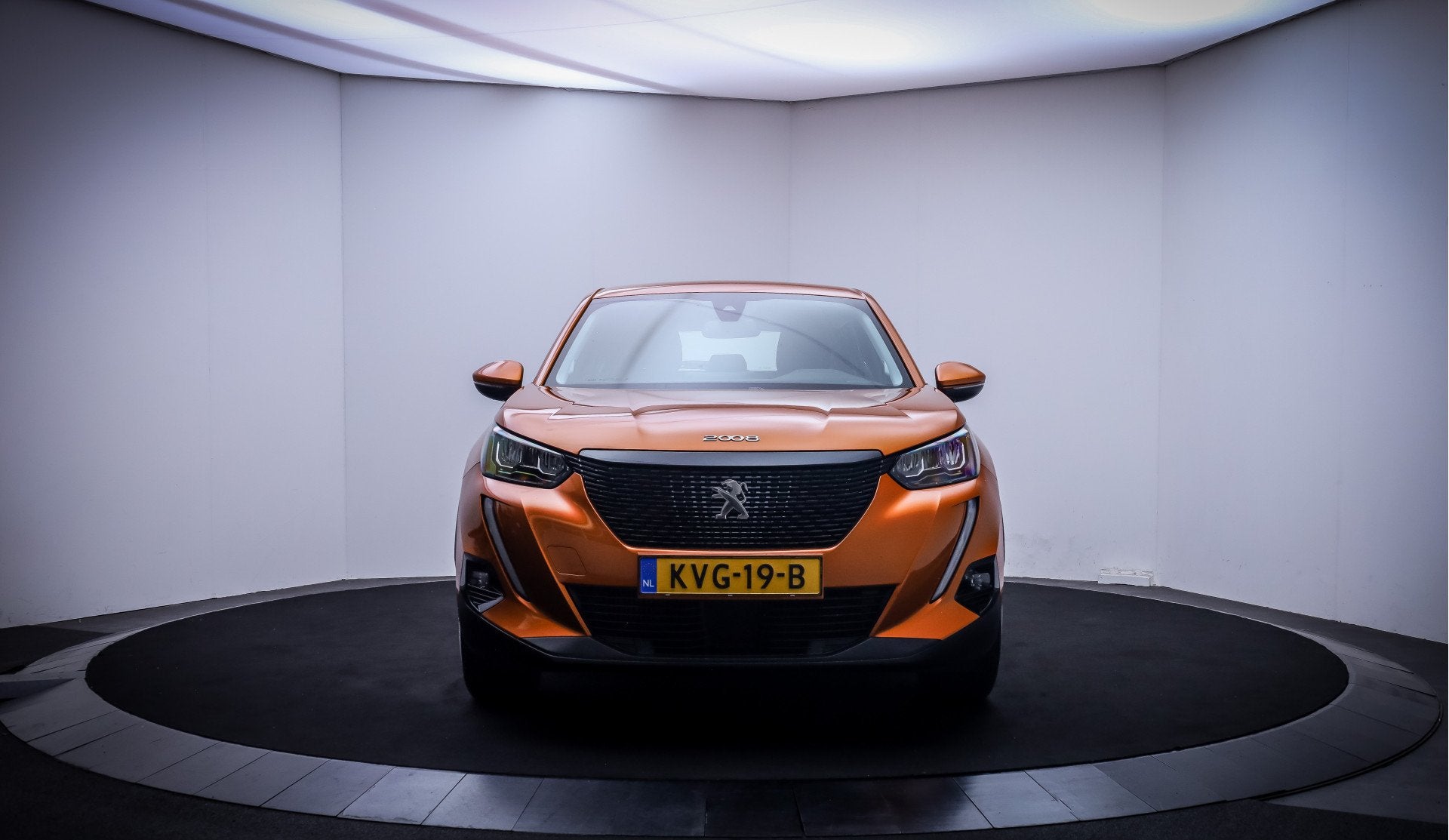 Peugeot 2008 1.2T 130Pk NAVI | CARPLAY | 360 CAMERA | STOEL., Dealer onderhouden, Stof, Gebruikt, Zwart