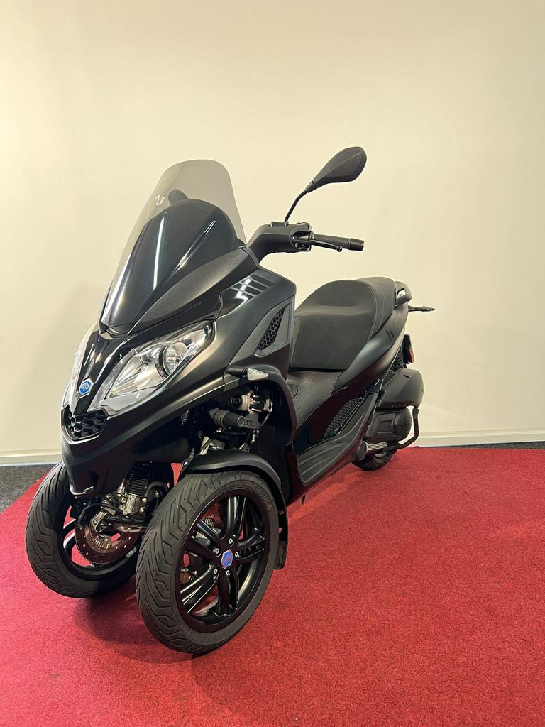 Piaggio MP3 300 HPE Triple Black Edition, Scooter, Bedrijf, Piaggio Vespa B.V., Minervum 7272
4817 ZM  Breda, NL
