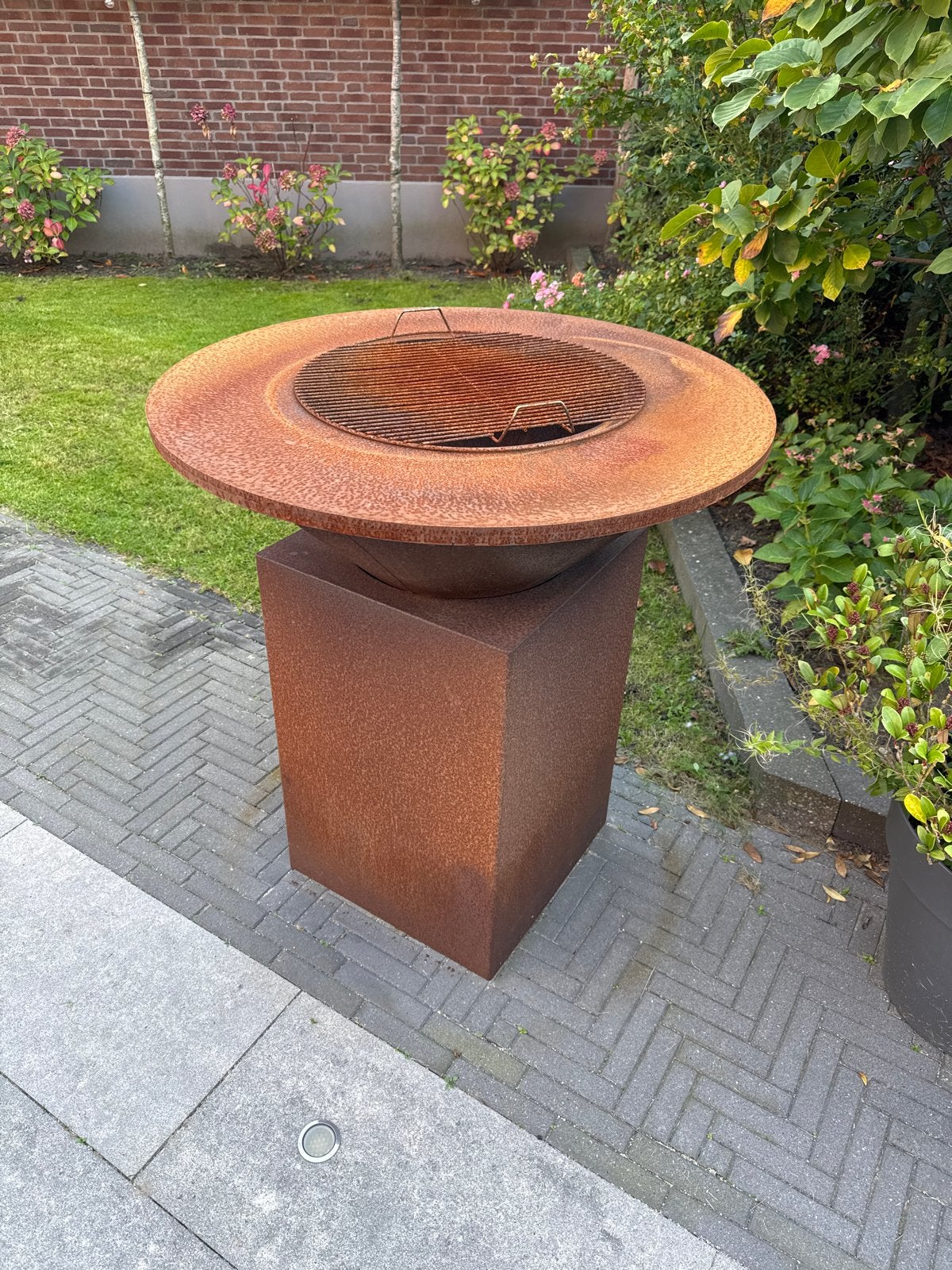 Cortenstaal vuurschaal met grill - BBQ en sfeer O fire ofyr, Ophalen, Gebruikt