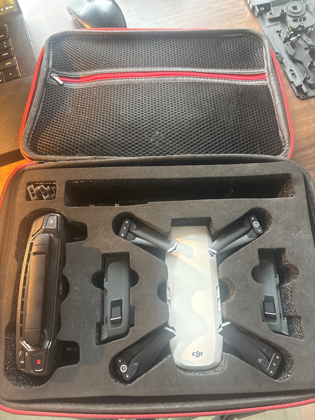 DJI Spark Fly More Combo met 3 accu's en opbergtas, 250 tot 900 gram, Gebruikt, Cameradrone, 100 tot 1000 meter