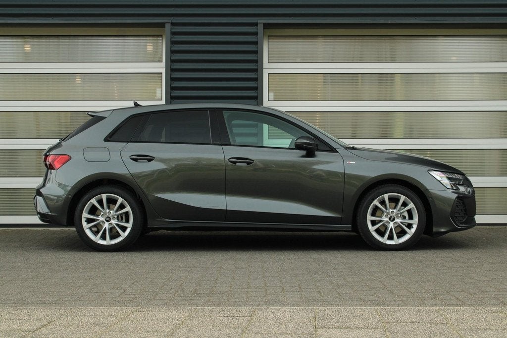 Audi A3 Sportback 35 TFSI 150pk S Edition | Assistentie Pakk, Auto's, Audi, 12 maanden, 1300 kg, 1498 cc, Leder en Stof