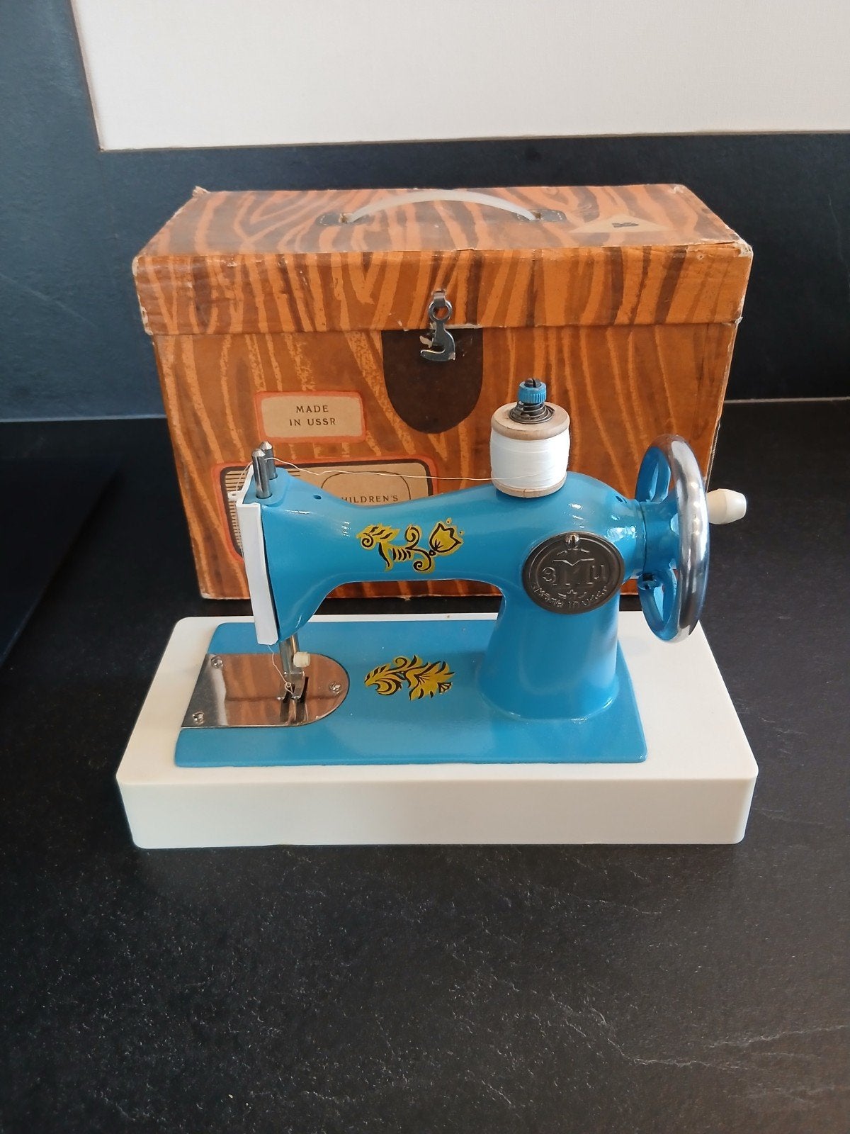 Vintage Kinder Naaimachine - Made in USSR, Antiek en Kunst, Antiek | Naaimachines, Ophalen of Verzenden