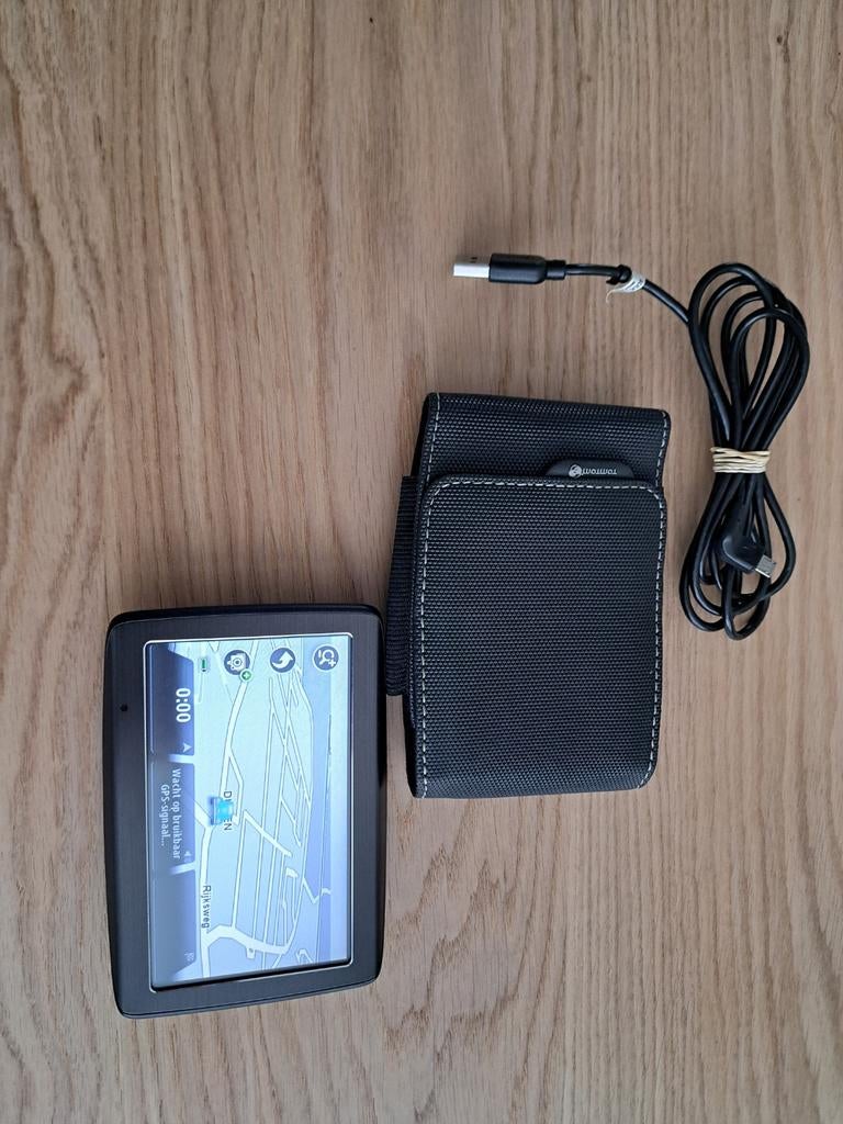 TomTom navigatiesysteem 4EH52 met hoesje en kabel, Auto diversen, Autonavigatie, Ophalen