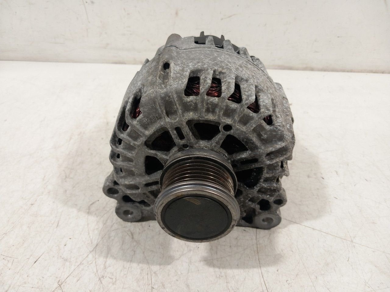 Dynamo Volkswagen Passat, Onderdelen@venauto.nl, Van der Ven Autorecycling B.V., Gebruikt, Ettenseweg 76, 4706 PB Roosendaal, The Netherlands