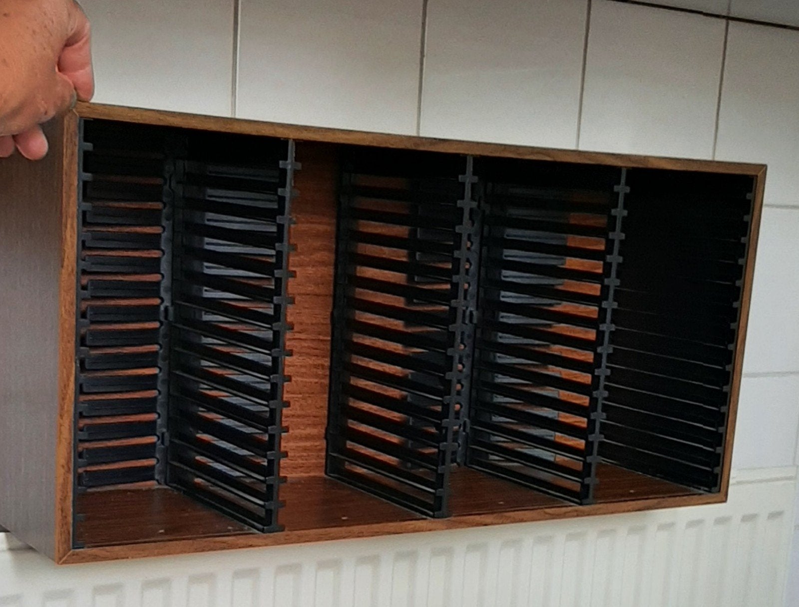 Mooi palissander retro kastje voor 60 CD's, Huis en Inrichting, Kasten | Roldeurkasten en Archiefkasten, Ophalen, 25 tot 50 cm