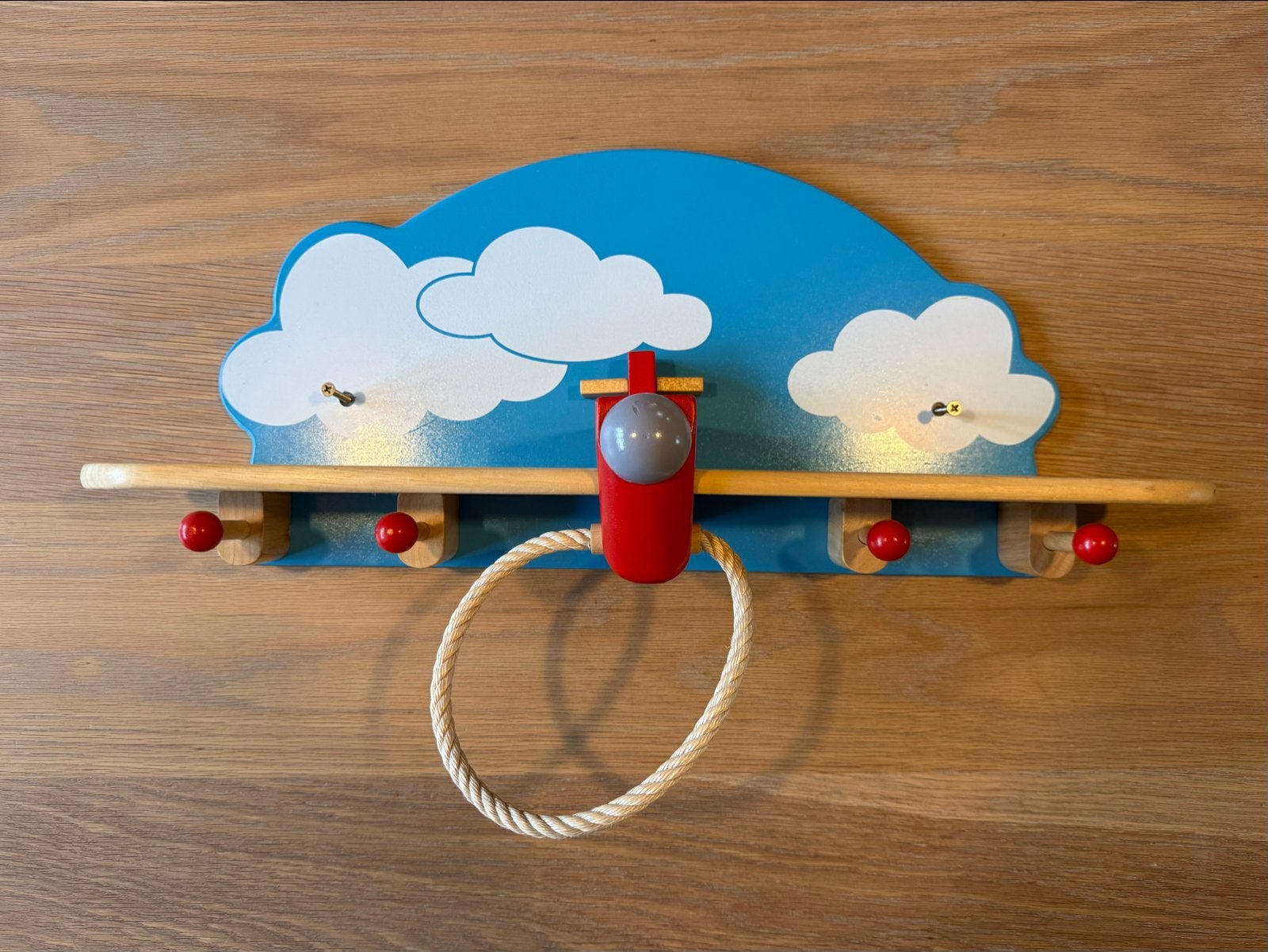 Leuke kinder kapstok met vliegtuig en wolken, Ophalen of Verzenden, Zo goed als nieuw, Minder dan 100 cm, Kinderkapstok