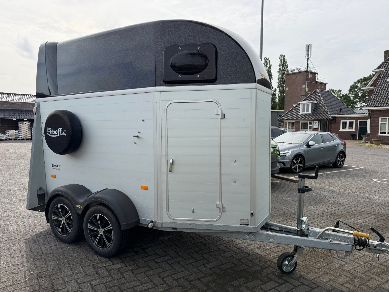 Zeer mooie 3 jaar jonge Humbaur Single 1,5 paards zadelkamer, Ophalen, Zo goed als nieuw, Aluminium, 1½-paards trailer