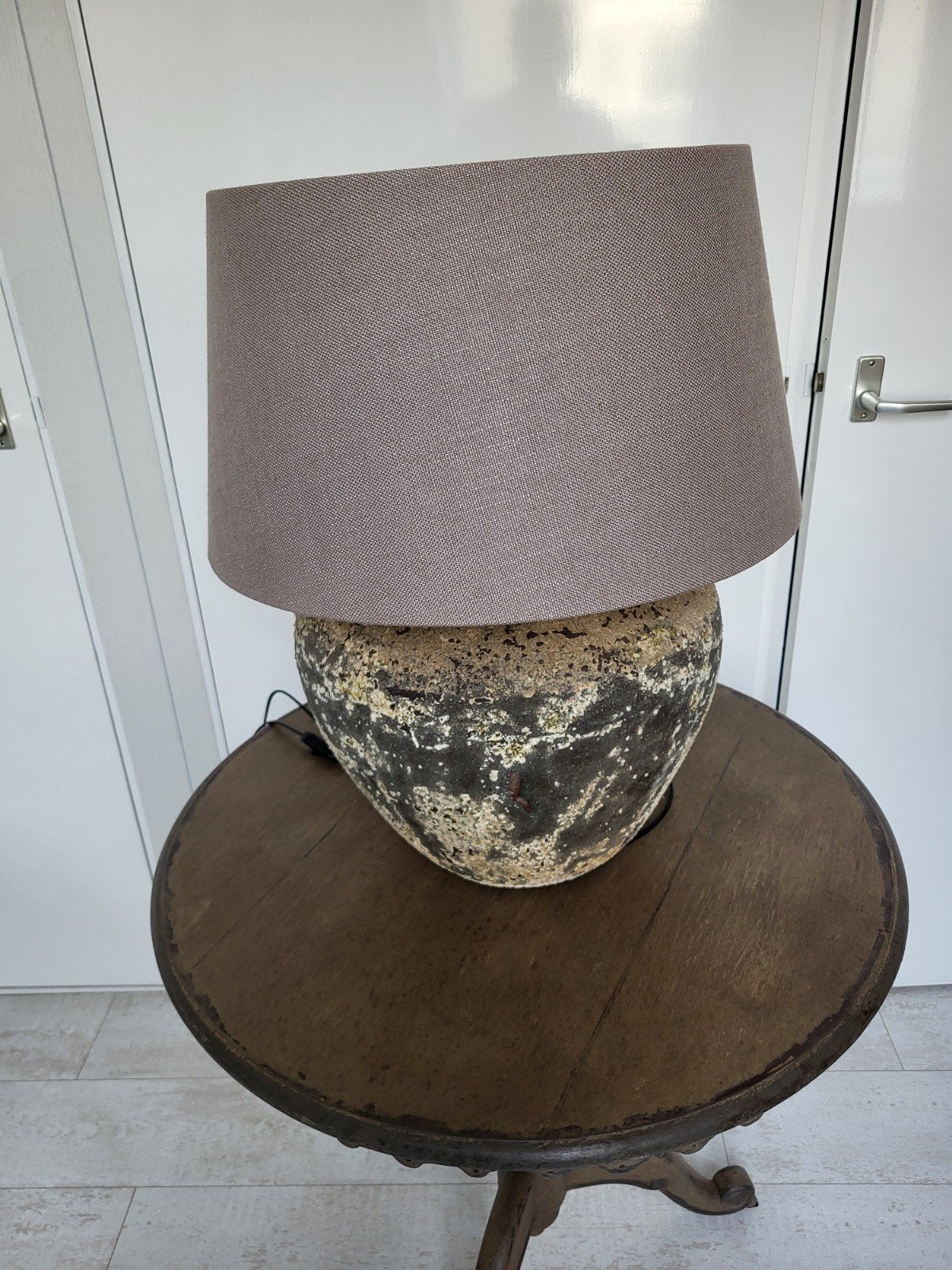 Stenen kruiklamp, kruik met lampenkap, Ophalen, Rond