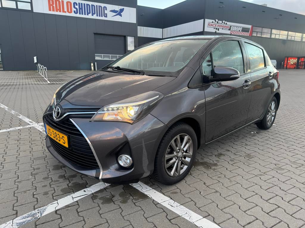 Toyota Yaris 1.3 73KW 5DR 2016 Grijs, 40 €/maand, Zwart, 4 cilinders, Handgeschakeld