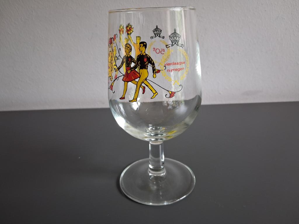 Vintage Nijmeegse Vierdaagse Glas - Uniek Verzamelobject, Antiek en Kunst, Antiek | Glas en Kristal, Ophalen of Verzenden