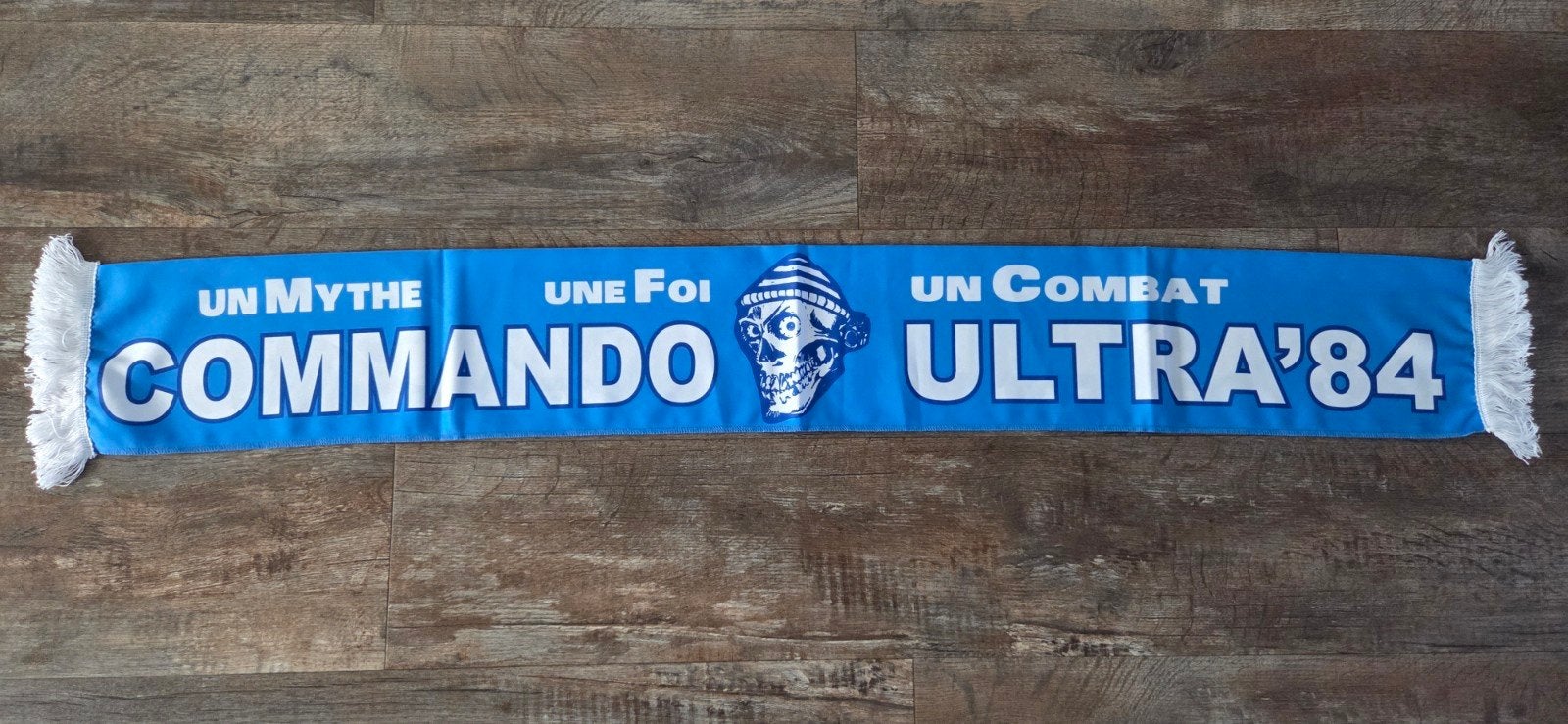 Sjaal Olympique Marseille Ultras, Ophalen of Verzenden, Zo goed als nieuw, Buitenlandse clubs, Vaantje of Sjaal