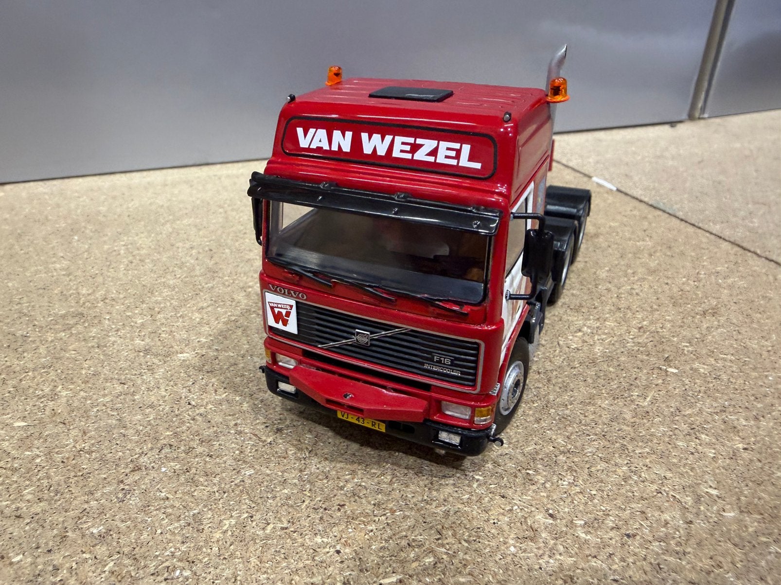 WSI VOLVO F16 VAN WEZEL, Hobby en Vrije tijd, Modelauto's | 1:50, Ophalen of Verzenden, Nieuw, Bus of Vrachtwagen, Wsi