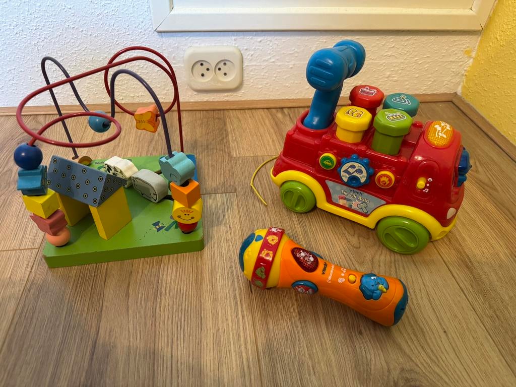 Vtech tik tik auto, microfoon en houten speelgoed, Ophalen, Zo goed als nieuw, 6 maanden tot 2 jaar