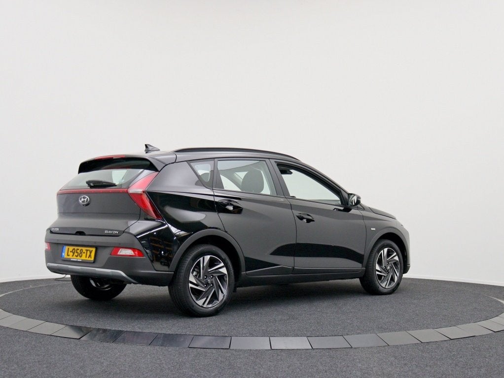 Hyundai Bayon 1.0 T-GDI Comfort Smart | Navigatie | 1e Eigen, Auto's, Keurmerk '100% Onderhouden', Lichtsensor, Gebruikt, 1095 kg