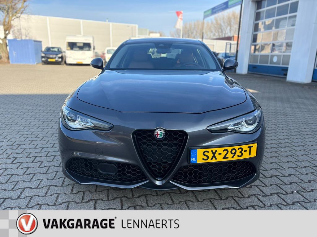 Alfa Romeo Giulia 2.0T Super AUTOMAAT 320PK CARPLAY etc (RIJ, Auto's, Automaat, Achterwielaandrijving, 4 cilinders, 320 pk